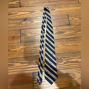Elegant Navy and Gold Striped Tie
